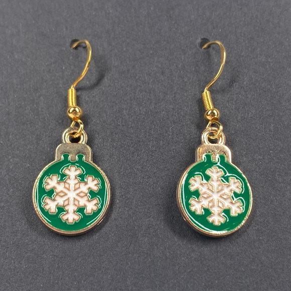 5/$25 Christmas Earrings Snowflake Ornament Green & White Enamel Dangle - Picture 1 of 1
